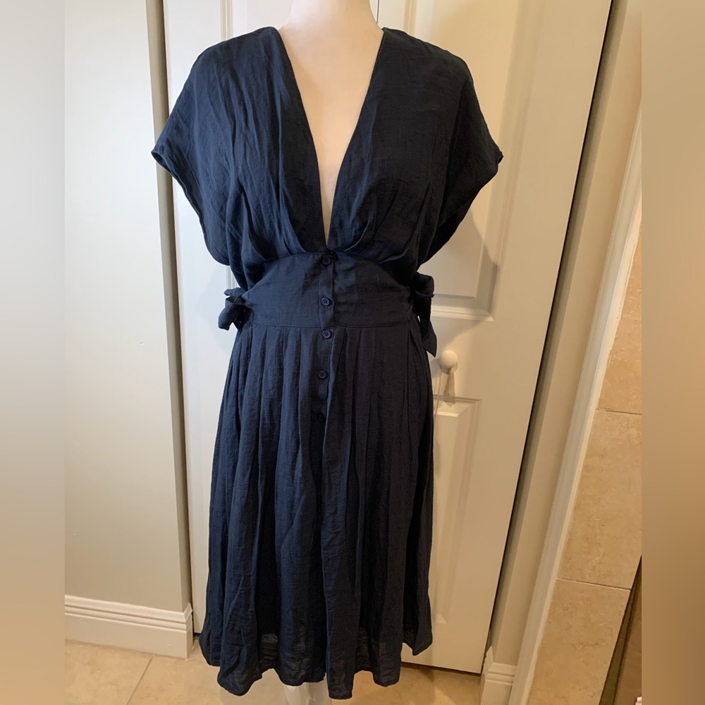 Wishlist Apparel Navy Midi Dress 👗